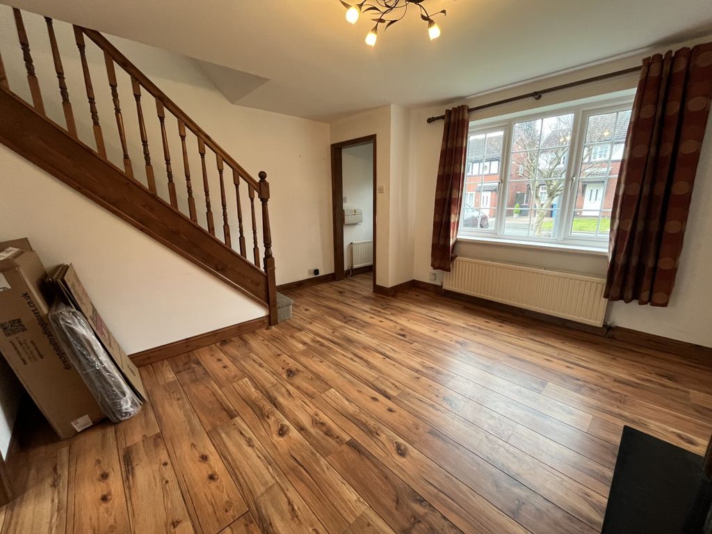 Property photo 3 of 12 Lounge