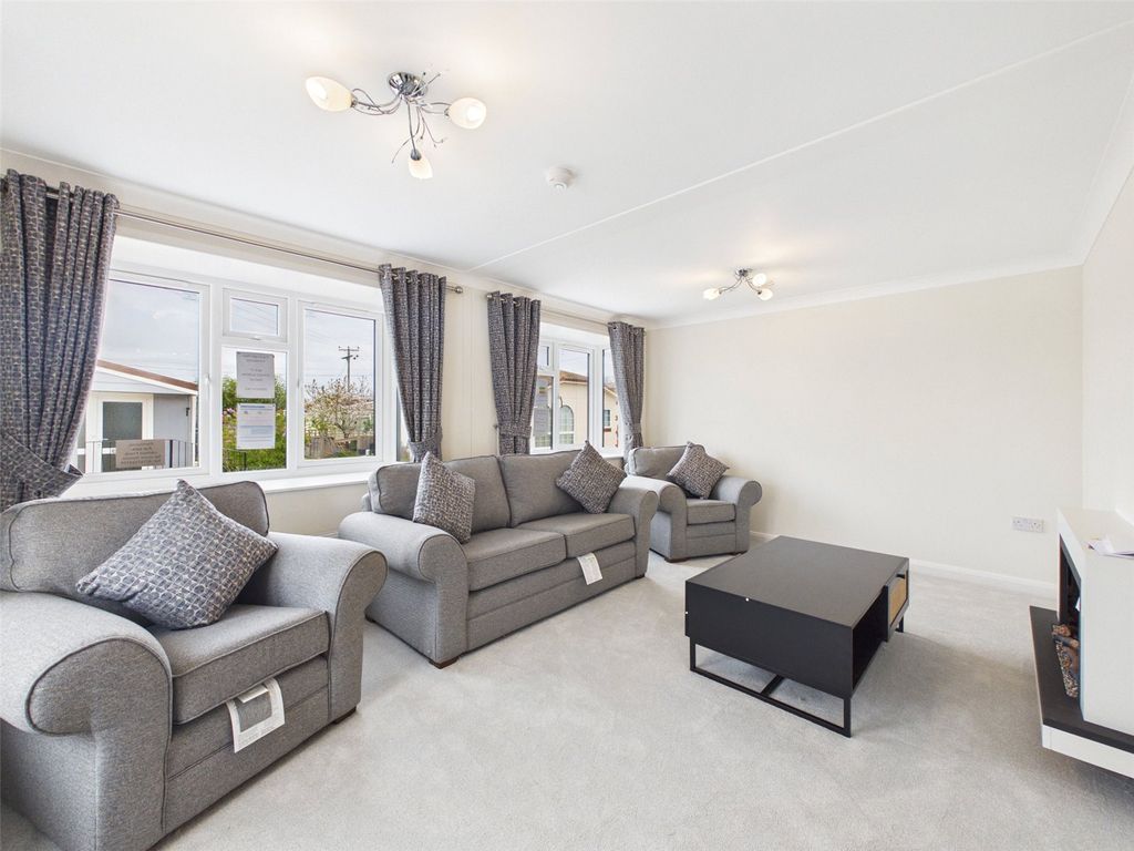 Property photo 3 of 19 Picture No. 01