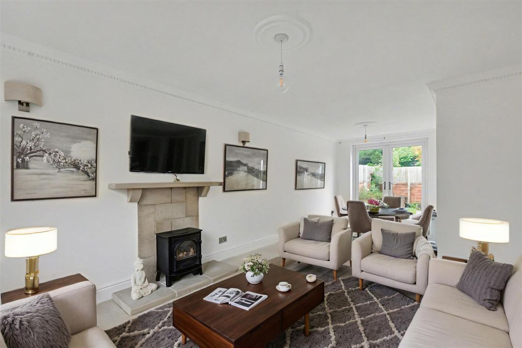 Property photo 2 of 27 Through Lounge/Diner