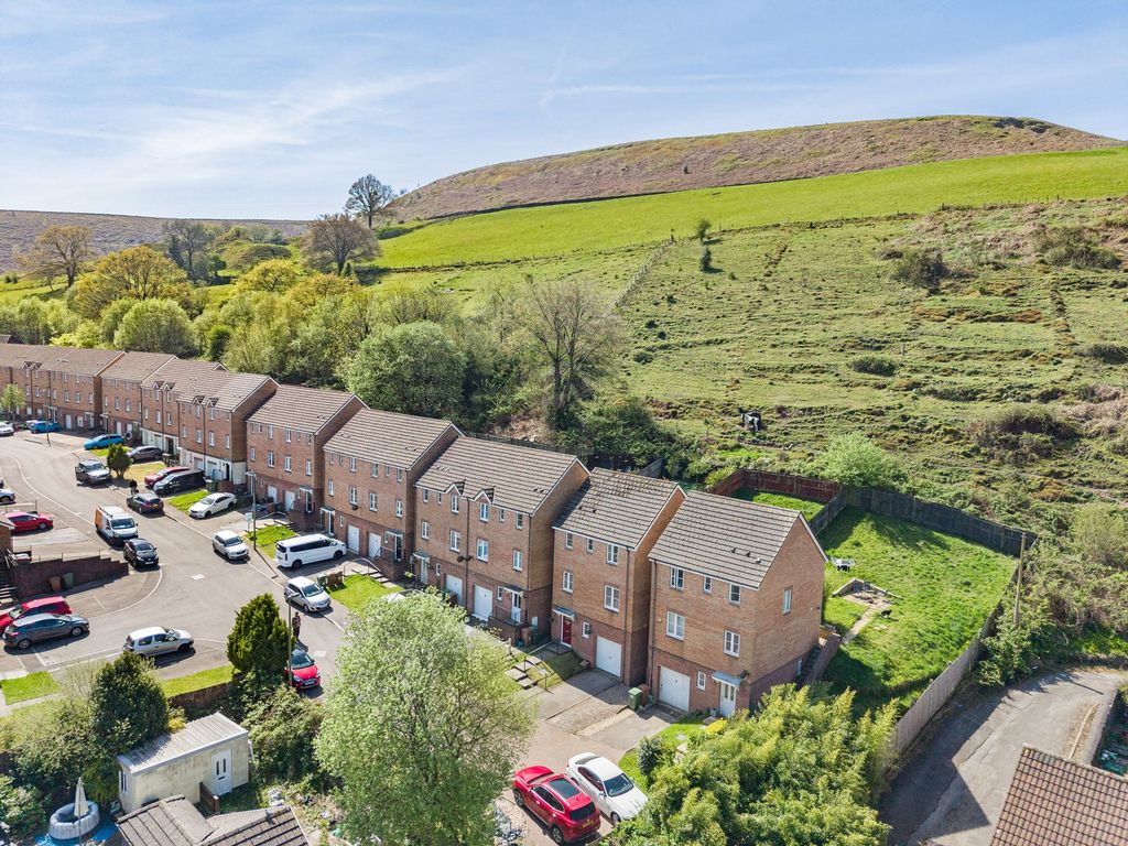 Property photo 2 of 42