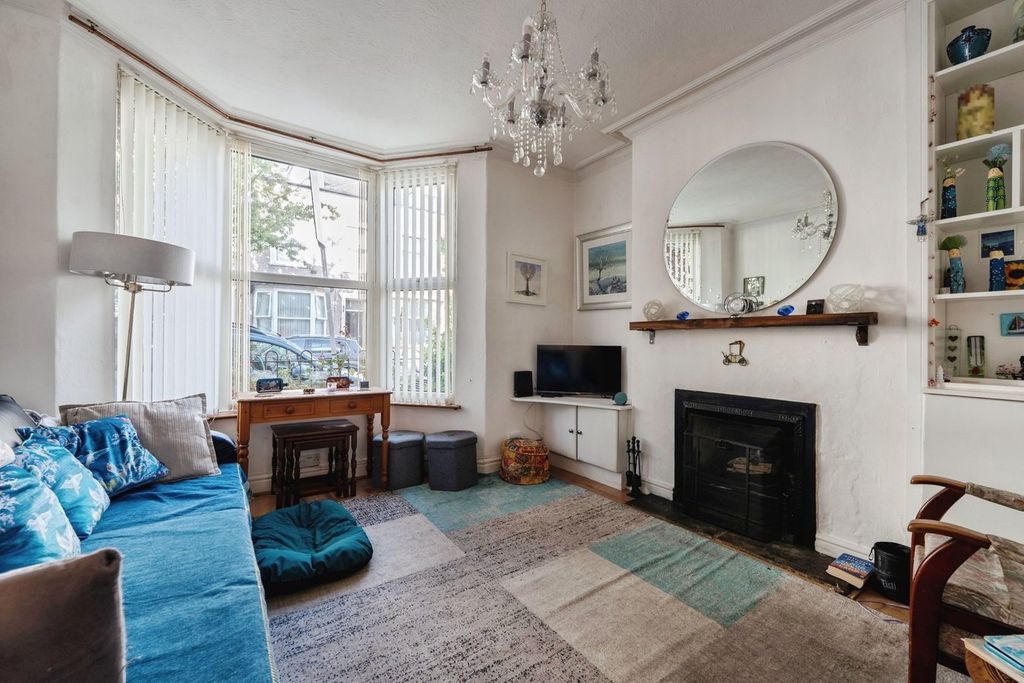 Property photo 2 of 19