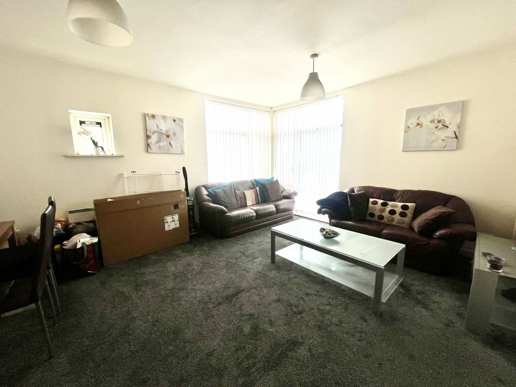 Property photo 2 of 9 Lounge