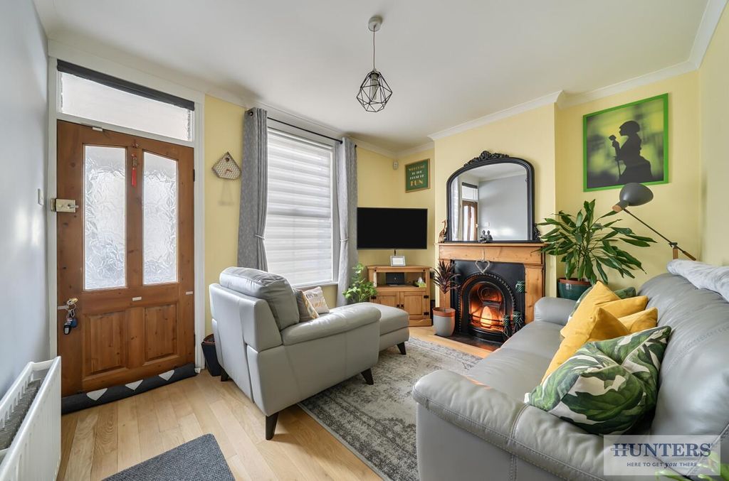 Property photo 2 of 17 Lounge