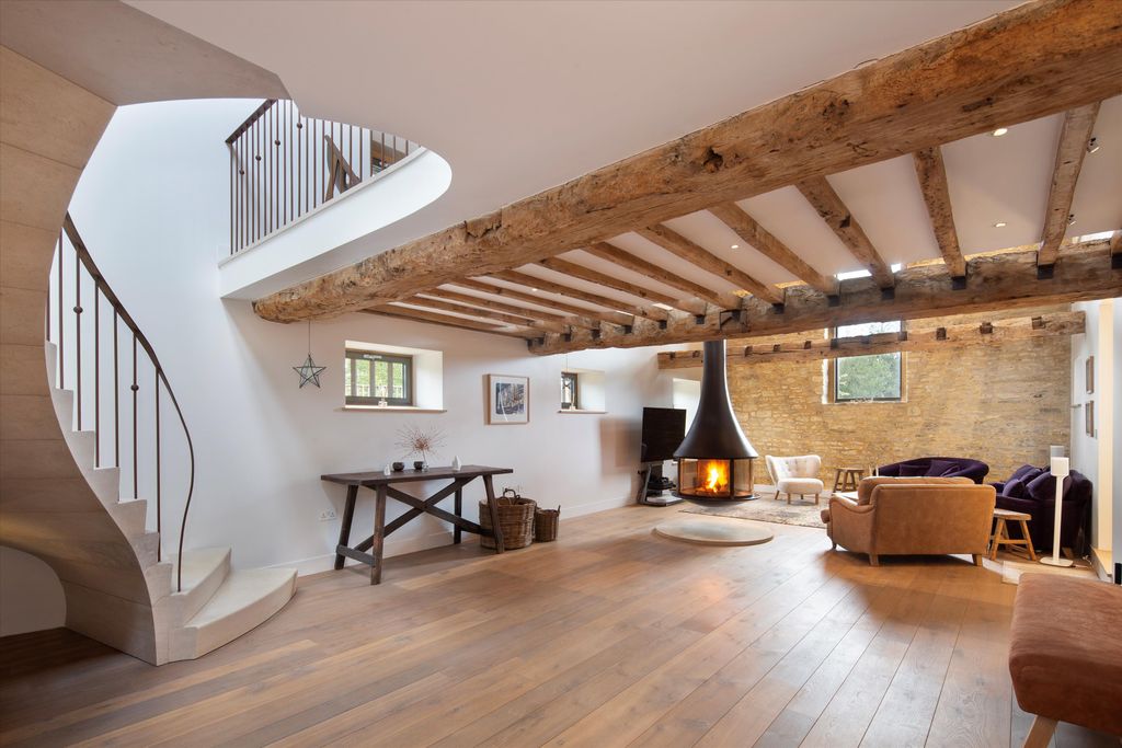 Property photo 3 of 17 Image