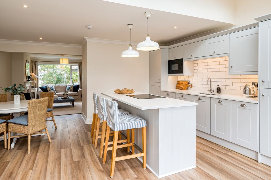 Property photo 1 of 15 40 Herons Place-4