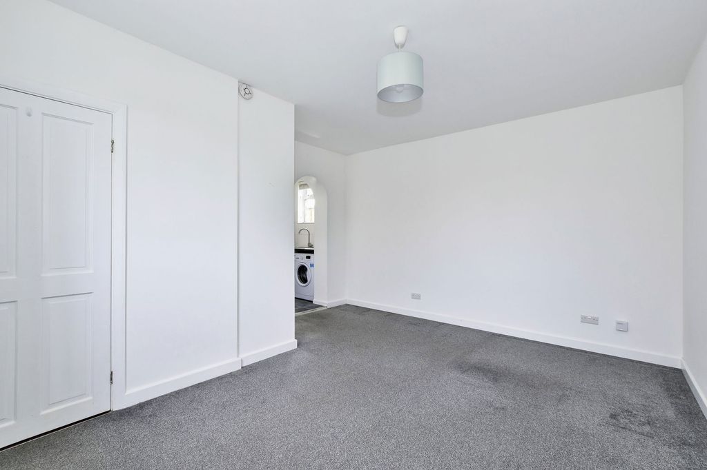 Additional image 5 of Studio for saleShirley Road, Abbots Langley WD5