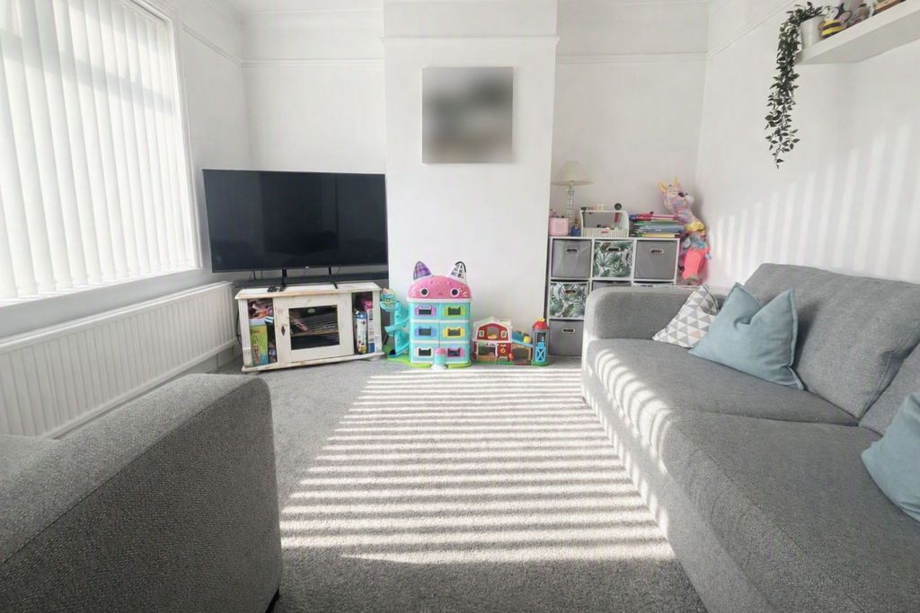 Property photo 2 of 12 Lounge