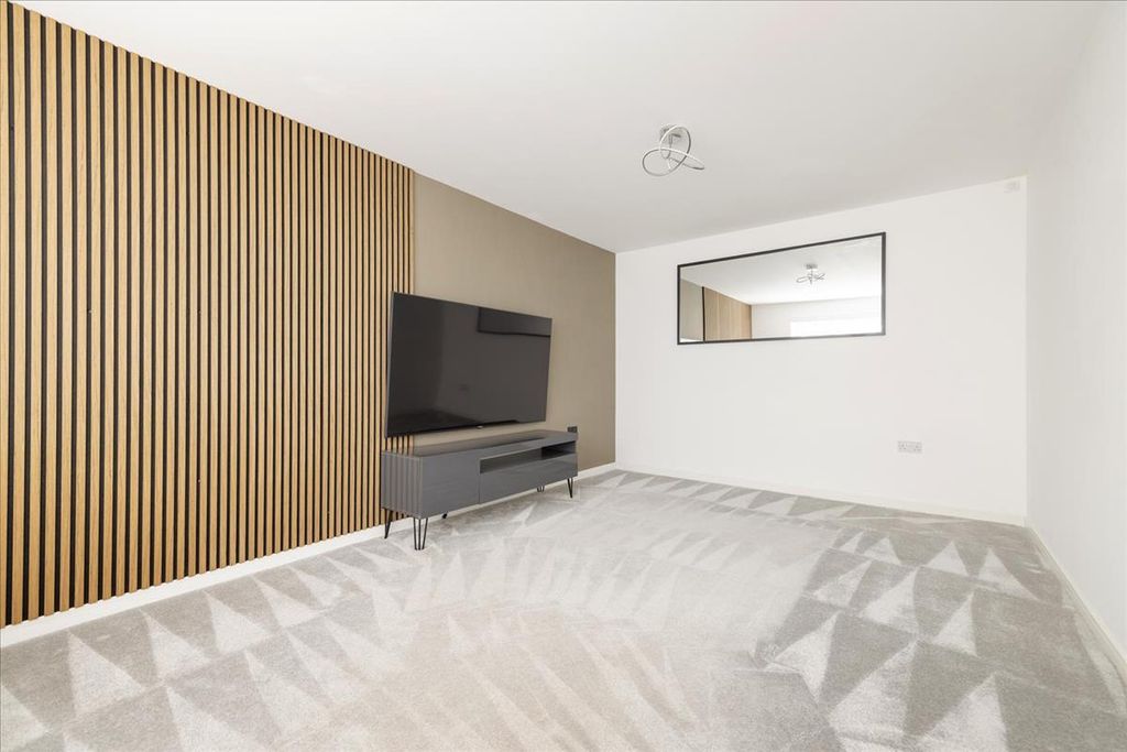 Property photo 2 of 36