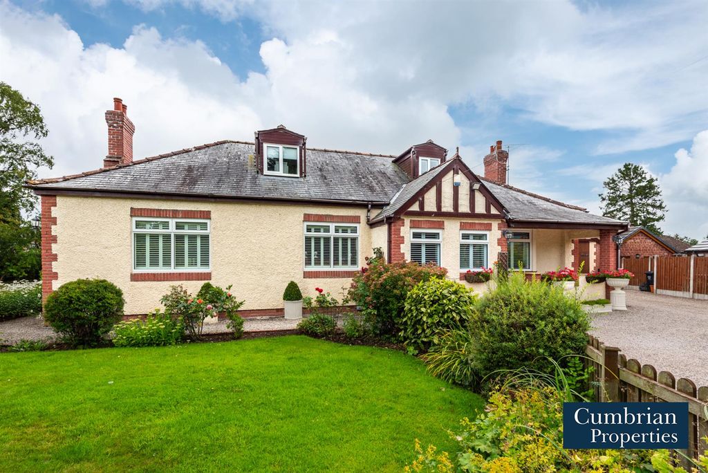 Property photo 1 of 32