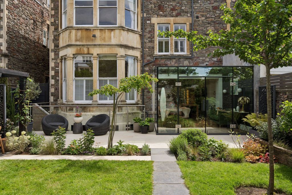 Property photo 1 of 21 External