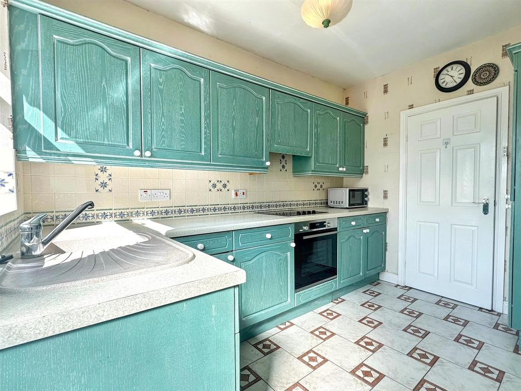 Property photo 2 of 27 Kitchen