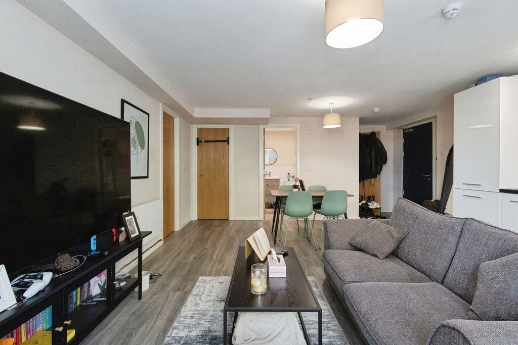 Property photo 3 of 10 Pbox-Img.Jpg