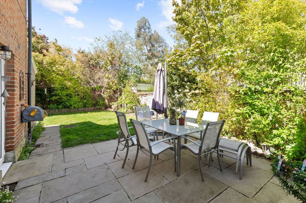 Property photo 2 of 39