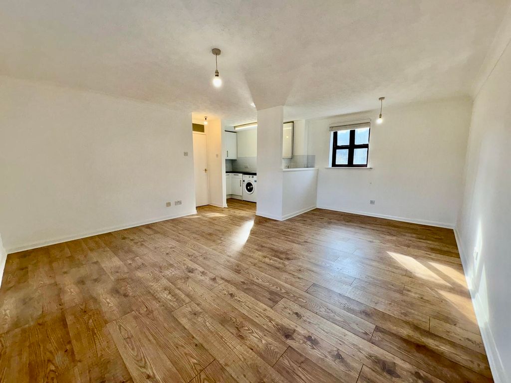 Property photo 2 of 6 0Fc52Bfc-d12c-414d-899E-0E425d763339