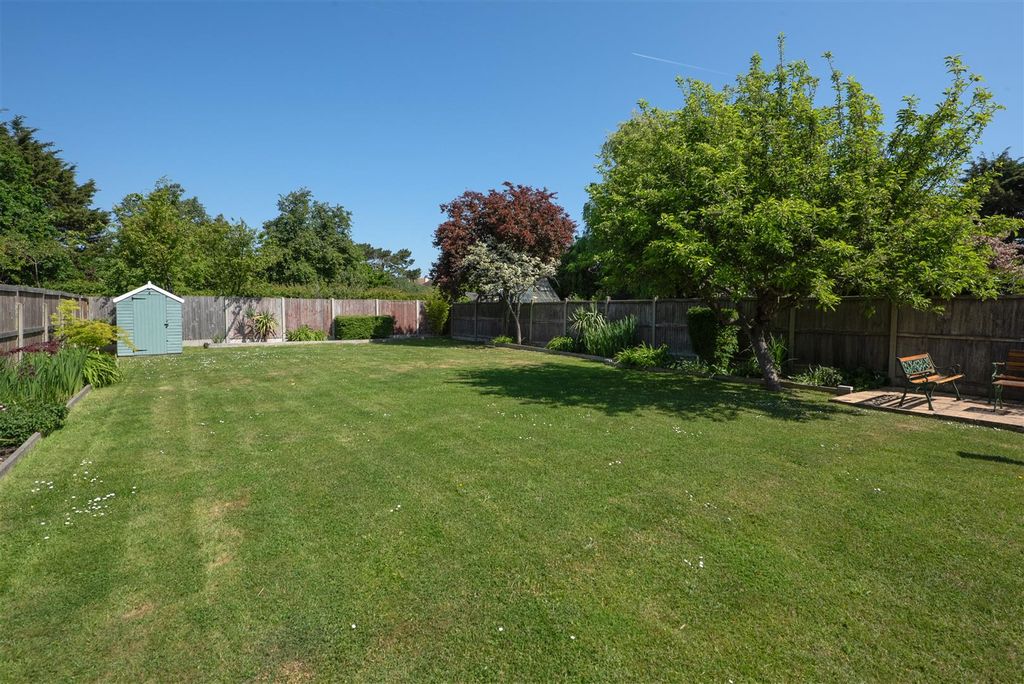Property photo 2 of 17 Spire Avenue, Whitstable