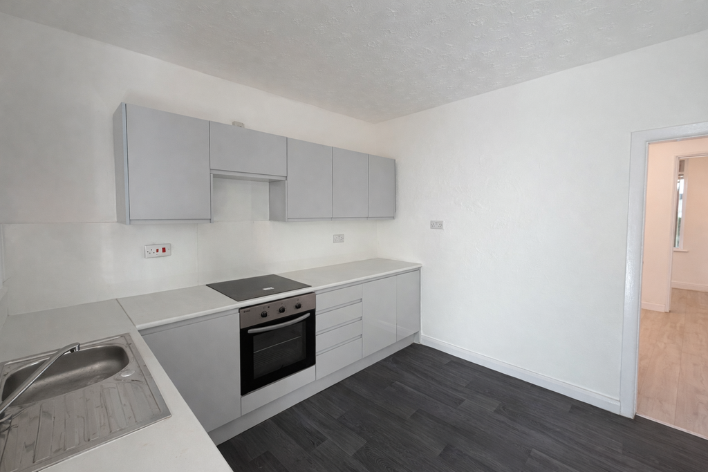 Property photo 2 of 7 Kitchen