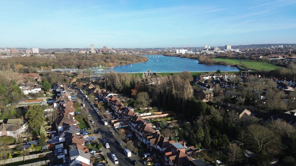 Property photo 1 of 23 Photo 18