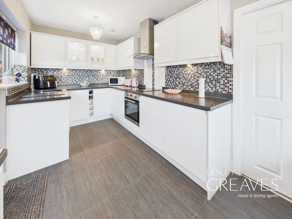 Property photo 3 of 15 Kitchen