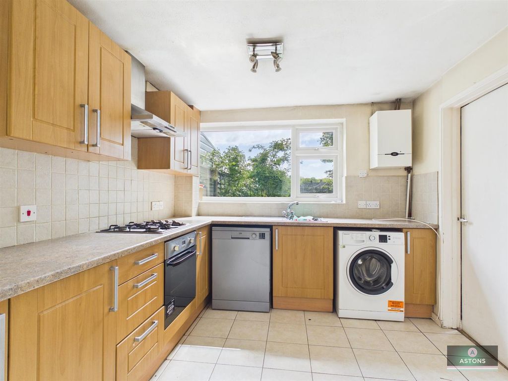 Property photo 2 of 12 Kitchen