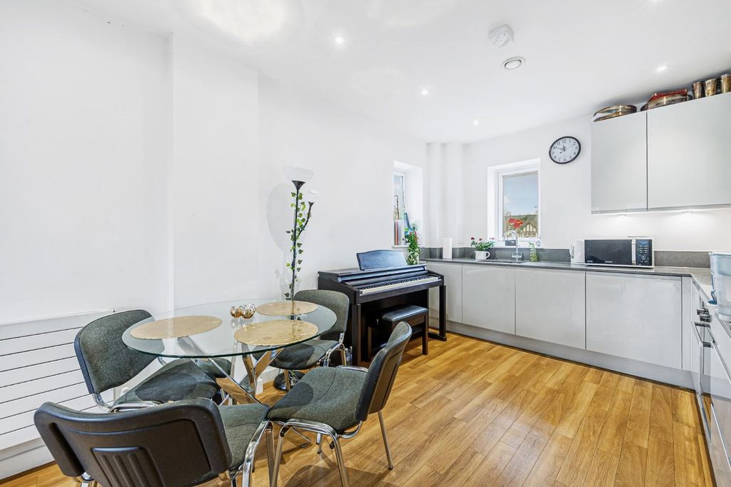 Property photo 2 of 6