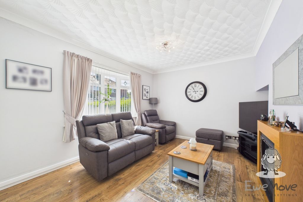 Property photo 3 of 12 13 (19)