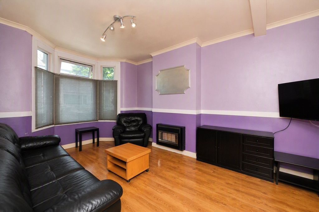 Property photo 2 of 8 Picture No. 24