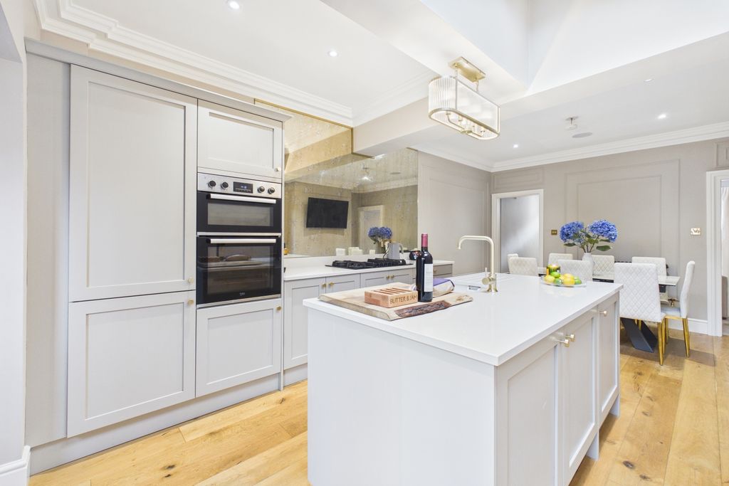 Property photo 3 of 15 Cam03162G0-Pr0414-Still004