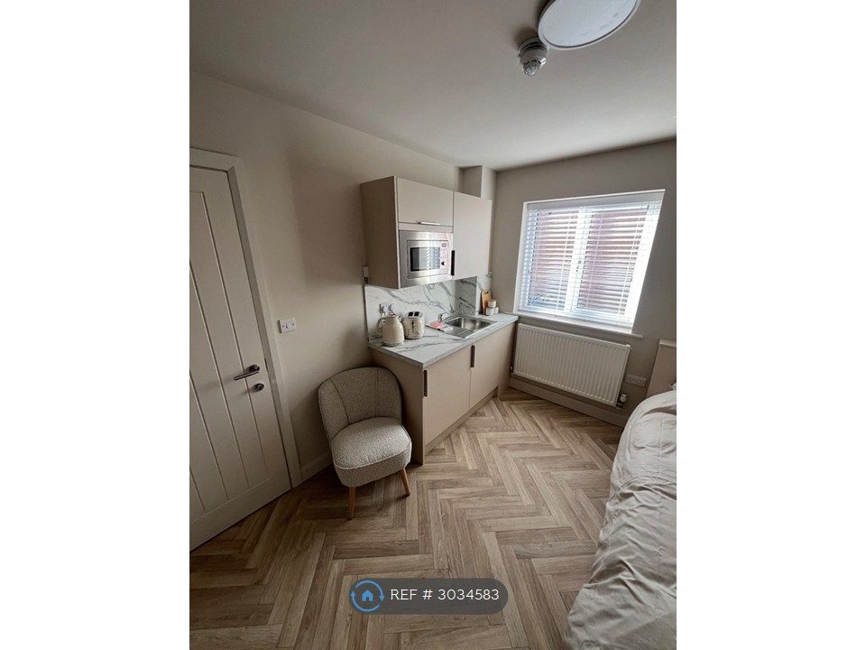Property photo 3 of 9 Room