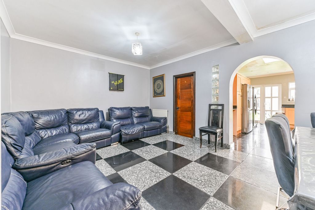 Property photo 3 of 15