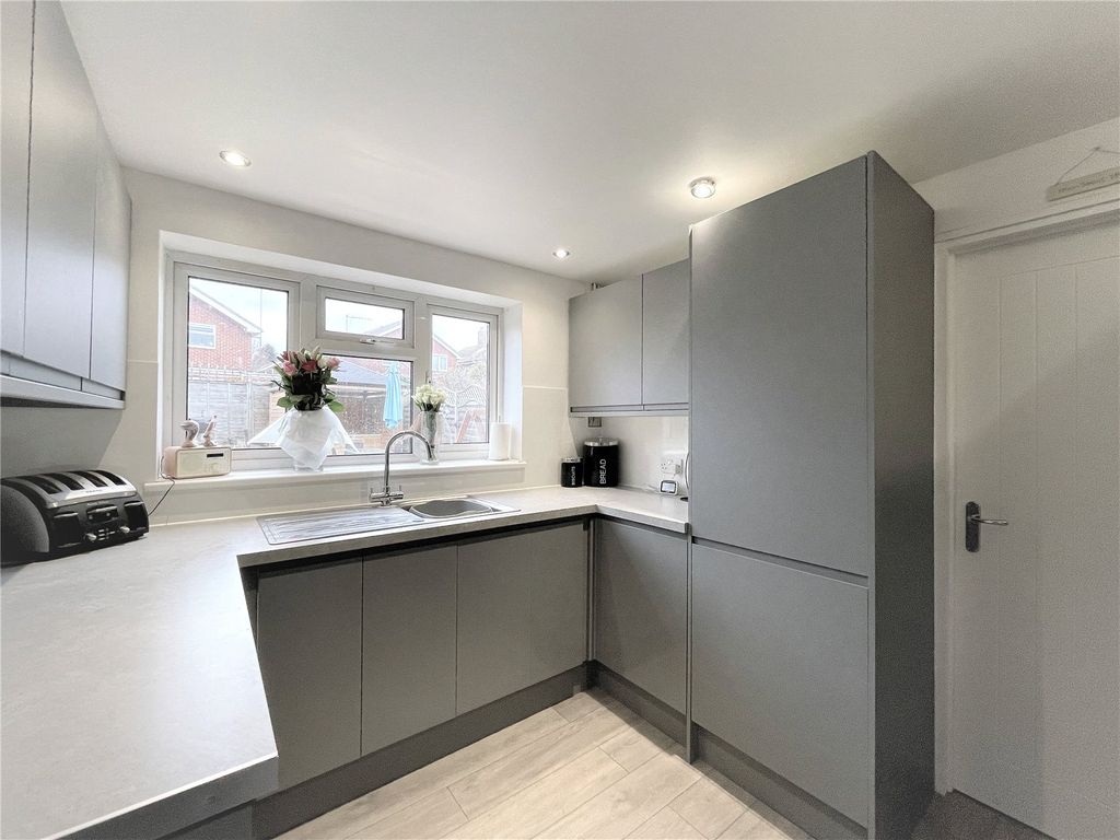 Property photo 2 of 12 Picture No. 17