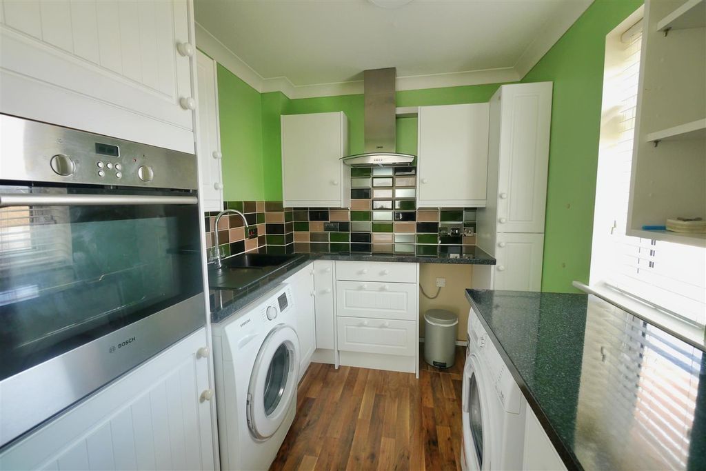 Property photo 2 of 15 Kitchen (1).Jpg
