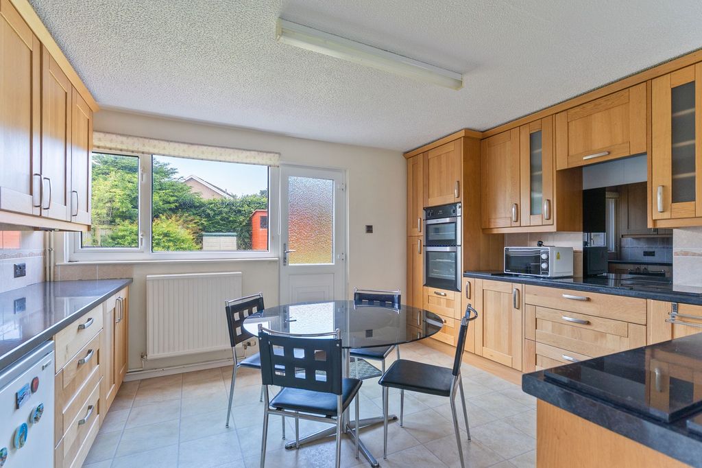 Property photo 2 of 27