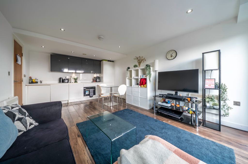Property photo 3 of 16 Maddison House00007