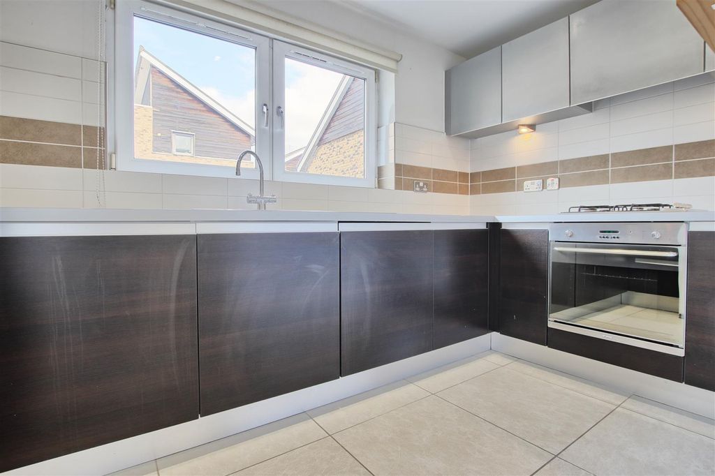 Property photo 2 of 11 Kitchen.Jpg