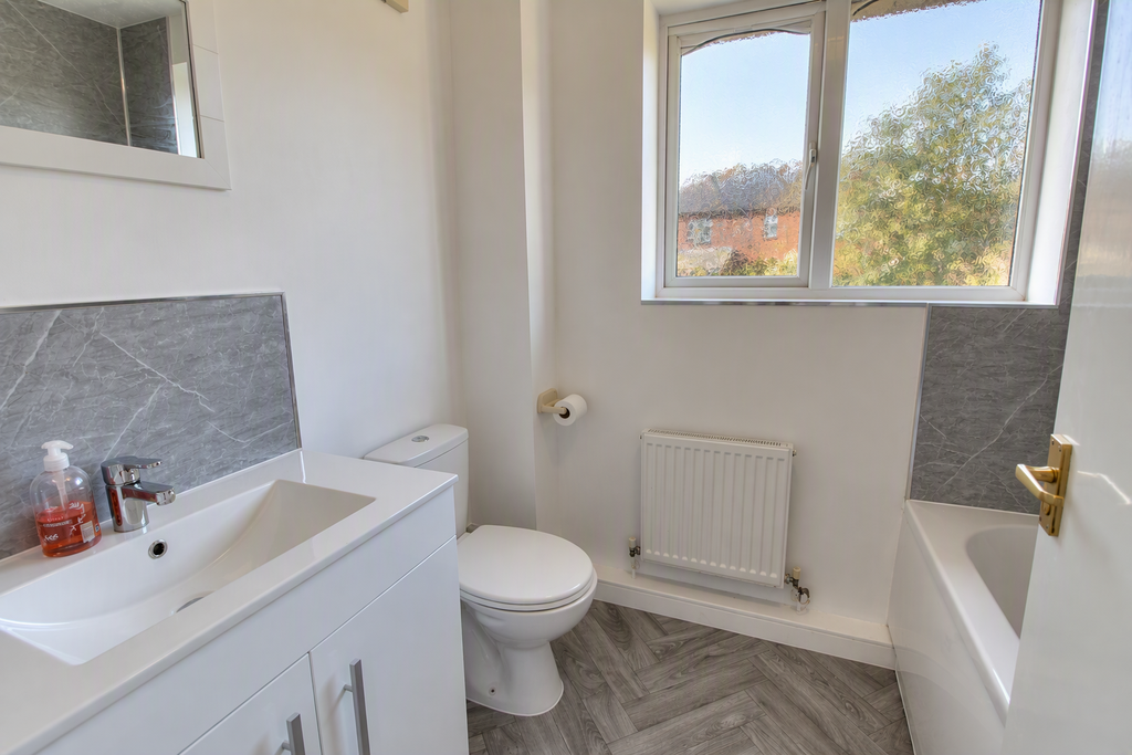 Property photo 3 of 22 Bathroom