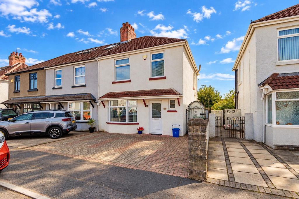 Property photo 1 of 22 Fairwater Grove W