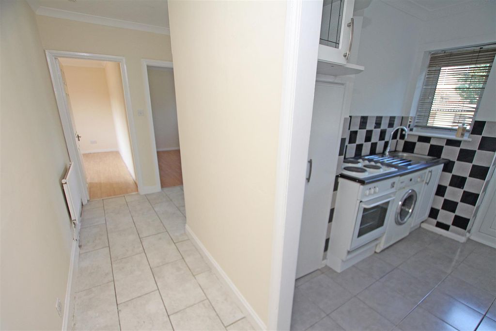Property photo 2 of 14 Hallway B.Jpg