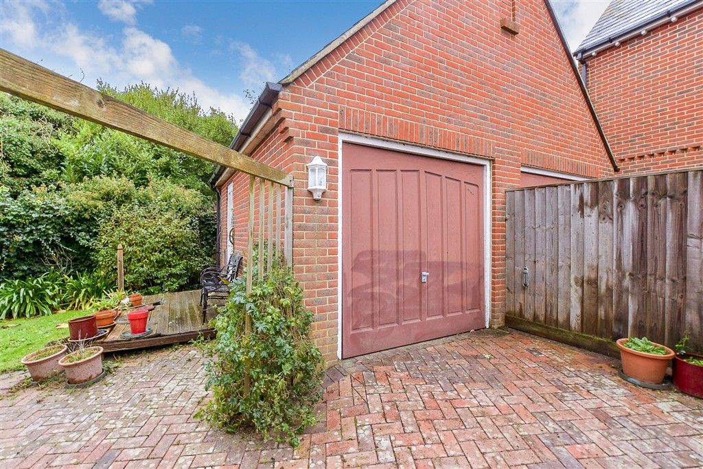 Property photo 3 of 15 Driveway/Parking