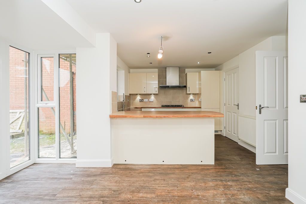 Property photo 3 of 30 Photo 28