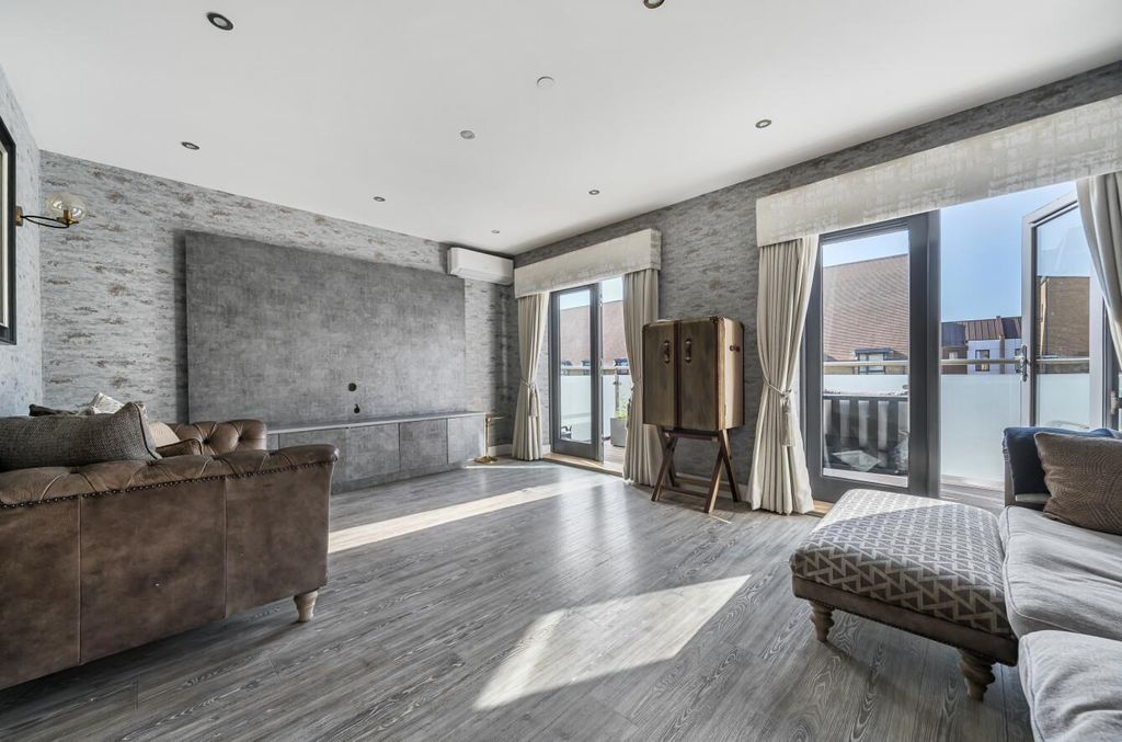 Property photo 3 of 21 1357526-15-68cd285c41Bf8-Arw .Jpg