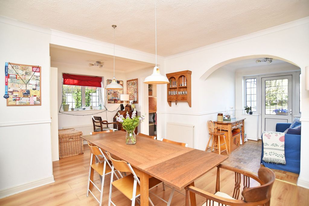 Property photo 2 of 27