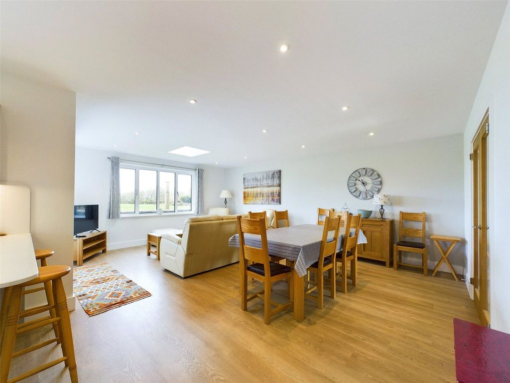 Property photo 3 of 14 Open Plan