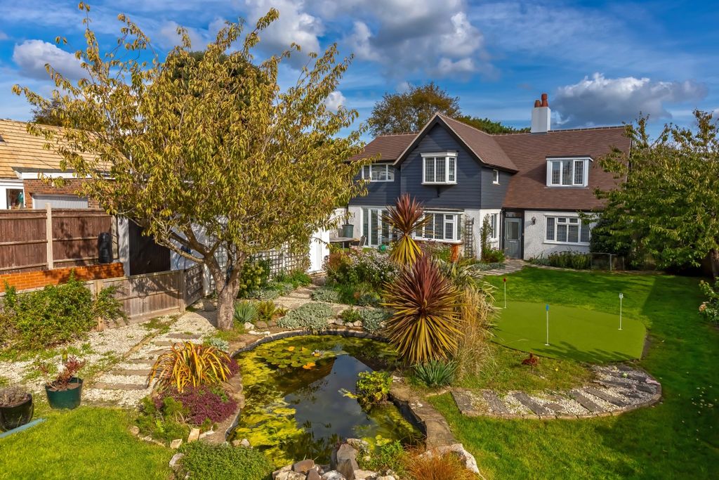 Property photo 1 of 31 Half Moon Lane_26