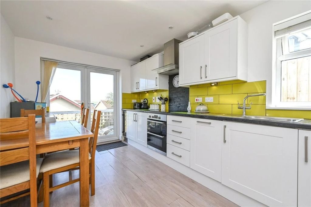 Property photo 2 of 10 4776832