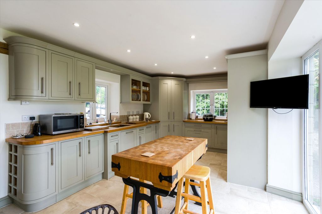 Property photo 2 of 23 Image