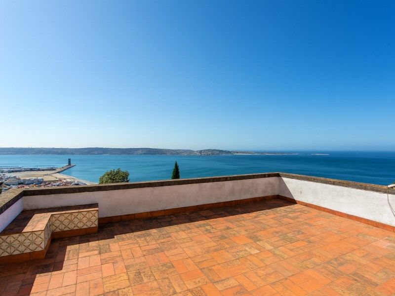 Property photo 2 of 25