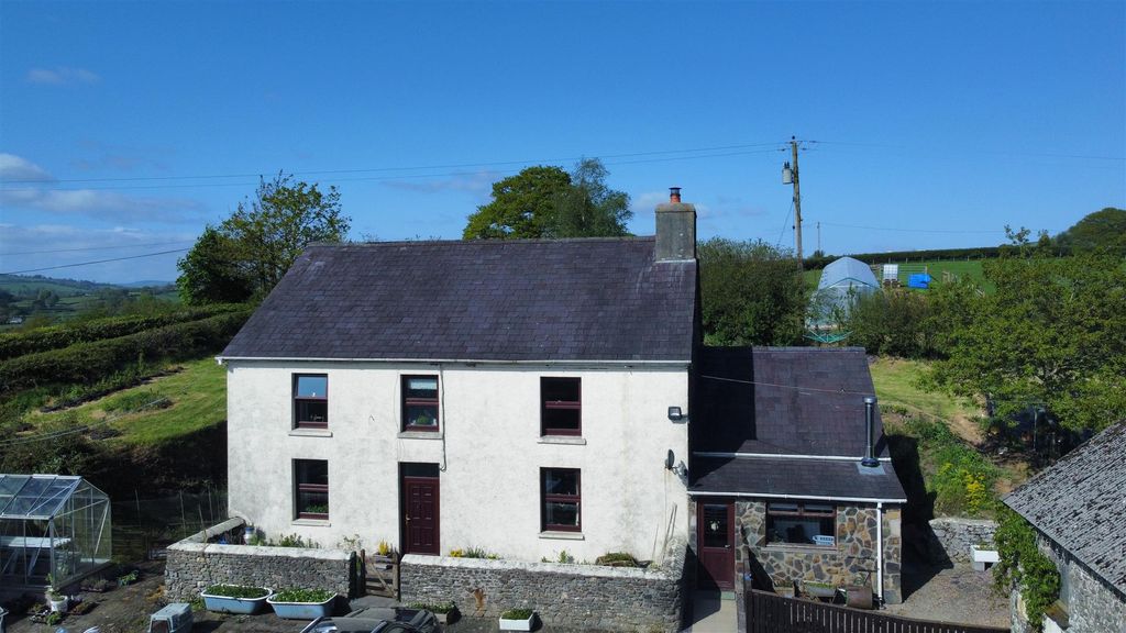 Property photo 3 of 51 House.Jpeg