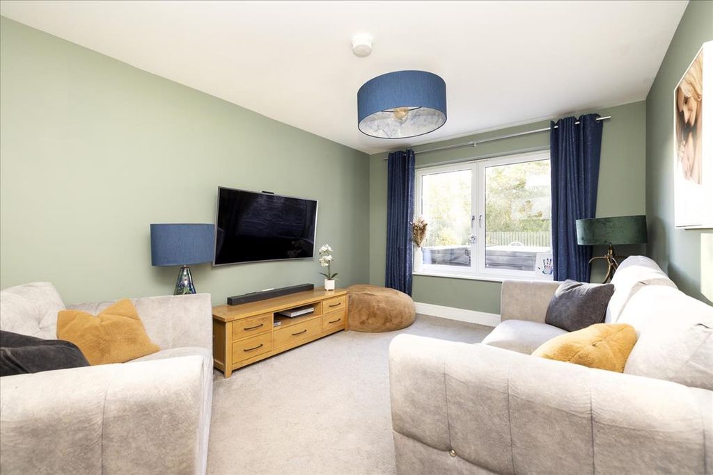 Property photo 2 of 37