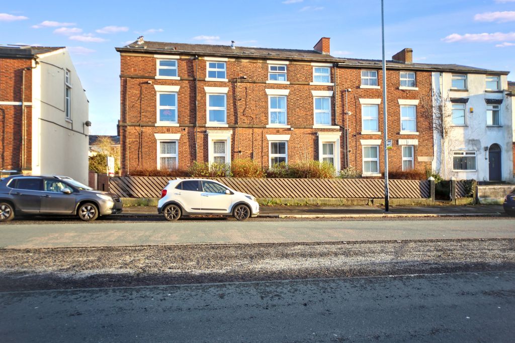 Property photo 1 of 12 32C Park Road, Chorley, Lancashire Pr7 1Qu