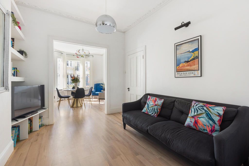 Property photo 2 of 18 Image